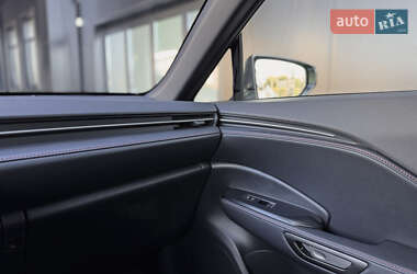 Внедорожник / Кроссовер Lexus LBX 2023 в 