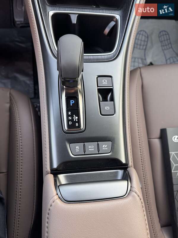 Позашляховик / Кросовер Lexus LBX 2025 в Любомлі