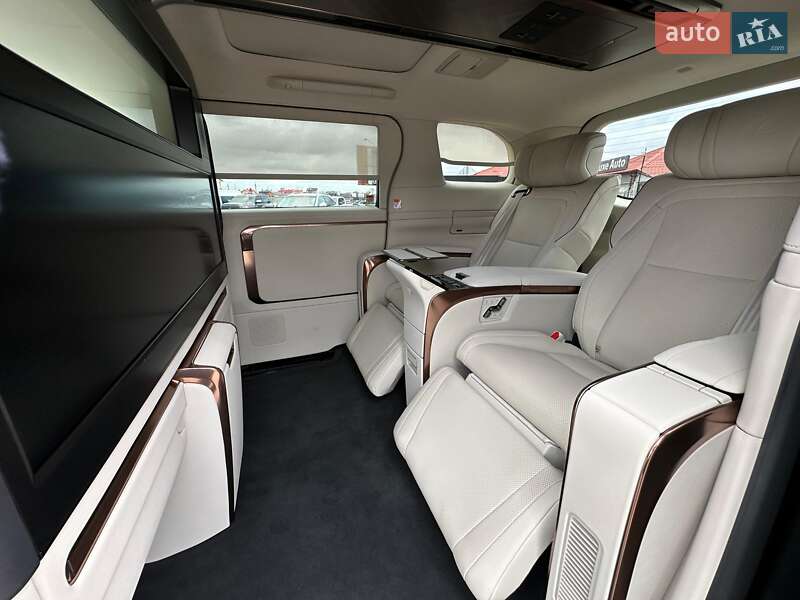 Мінівен Lexus LM 2024 в Києві