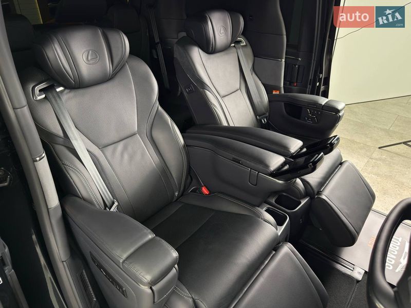 Мінівен Lexus LM 2025 в Києві