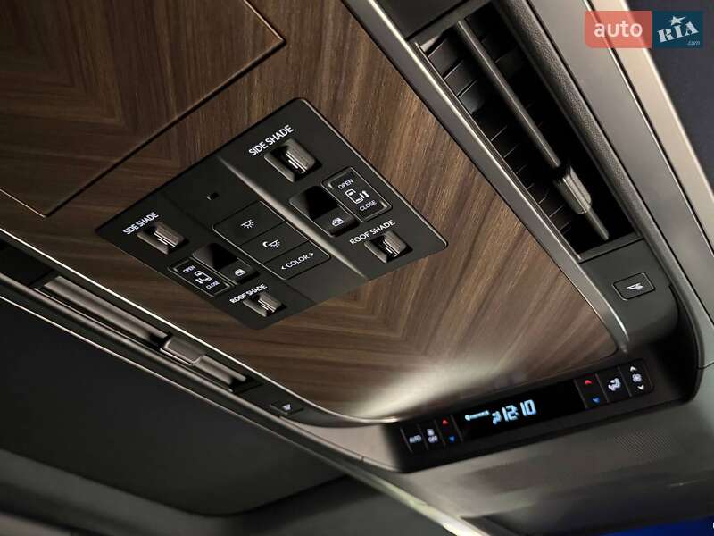 Мінівен Lexus LM 2025 в Києві