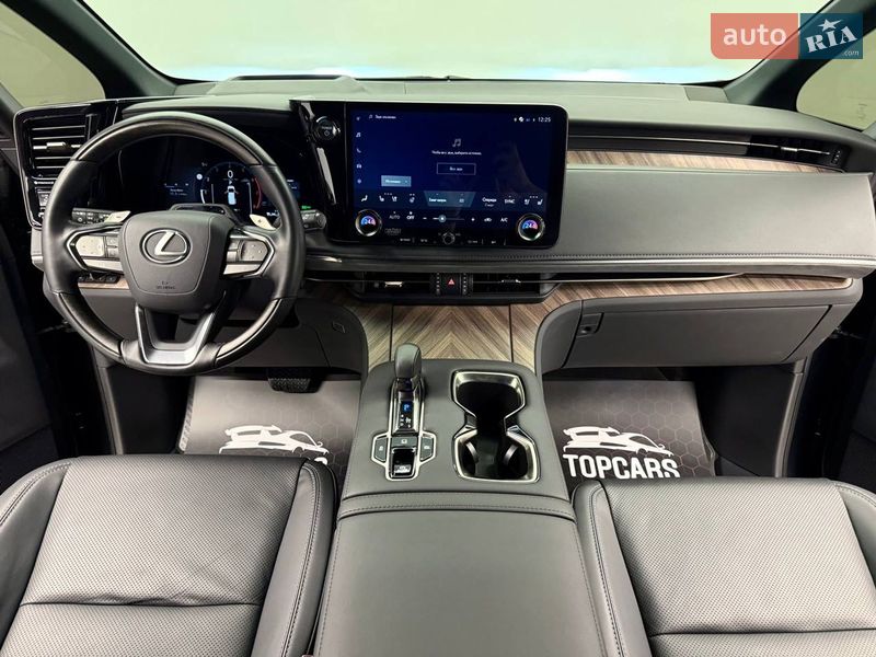 Мінівен Lexus LM 2025 в Києві