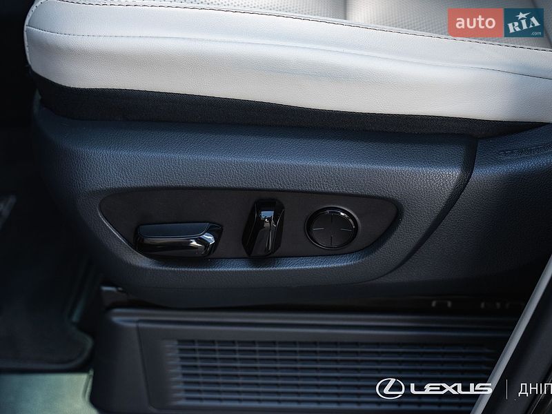Мінівен Lexus LM 2025 в Дніпрі фото 53 Мінівен Lexus LM 2025 в Дніпрі