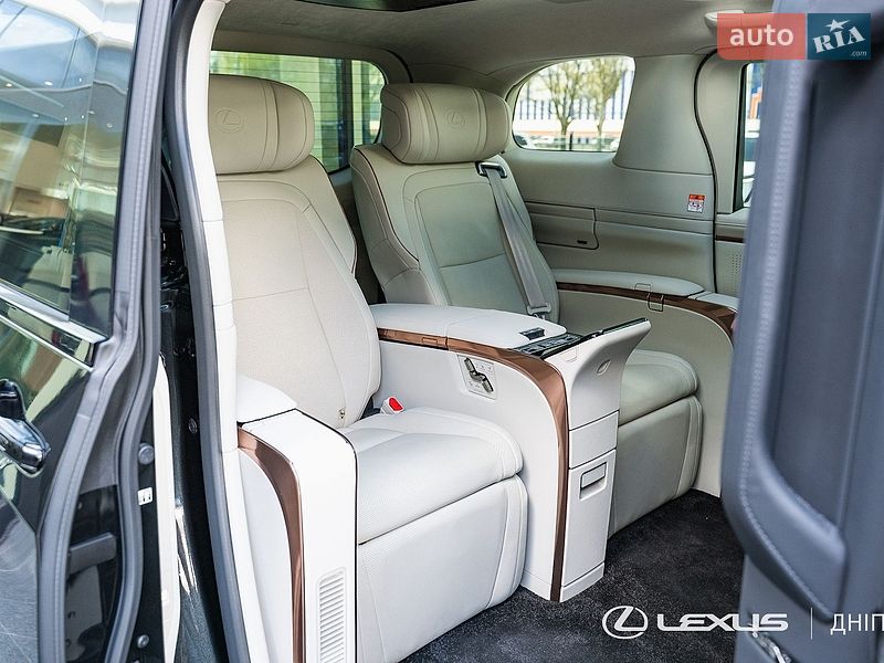 Мінівен Lexus LM 2025 в Дніпрі фото 31 Мінівен Lexus LM 2025 в Дніпрі