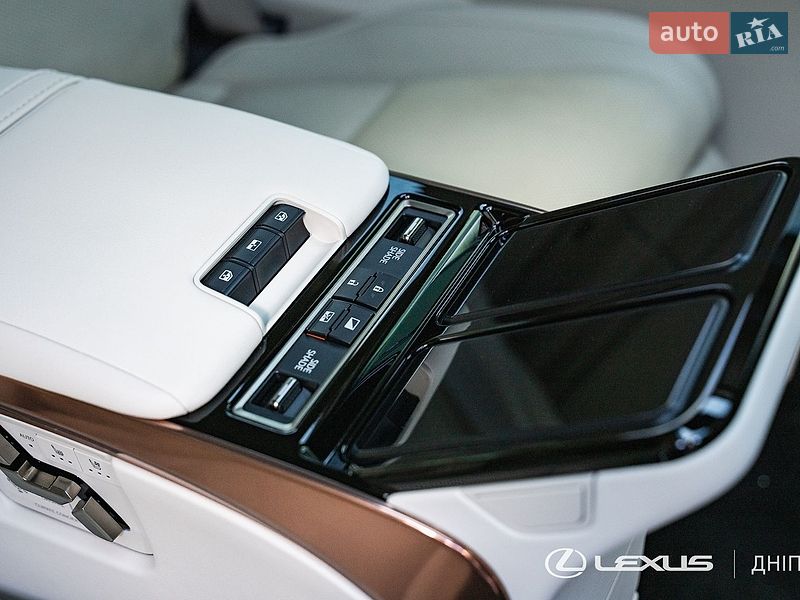 Мінівен Lexus LM 2025 в Дніпрі фото 48 Мінівен Lexus LM 2025 в Дніпрі