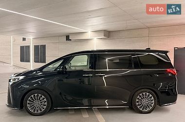 Мінівен Lexus LM 2025 в Києві
