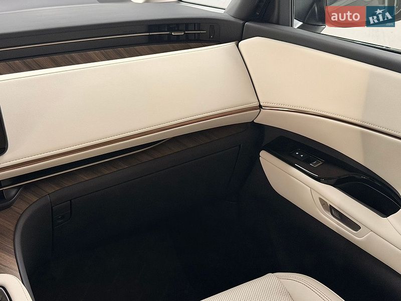Мінівен Lexus LM 2025 в Києві