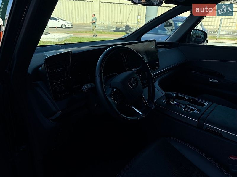 Мінівен Lexus LM 2025 в Києві фото 31 Мінівен Lexus LM 2025 в Києві