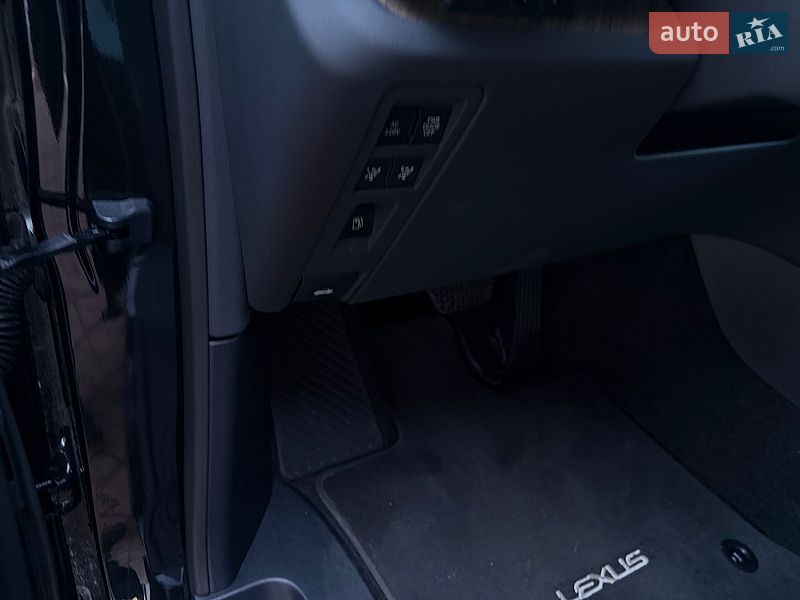 Мінівен Lexus LM 2025 в Києві фото 35 Мінівен Lexus LM 2025 в Києві