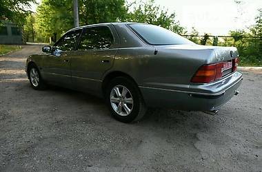 Седан Lexus LS 1995 в Черновцах