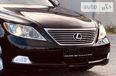 Седан Lexus LS 2008 в 
