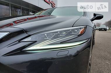 Седан Lexus LS 2018 в 