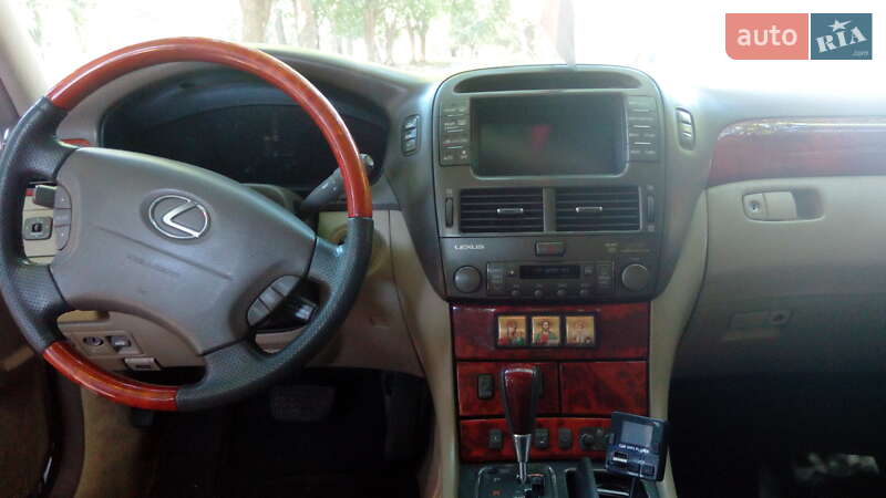 Седан Lexus LS 2002 в Желтых Водах