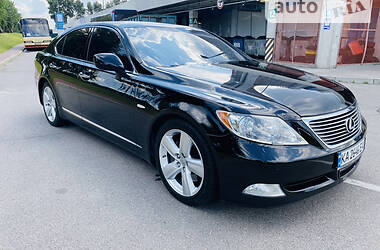 Седан Lexus LS 2008 в Киеве