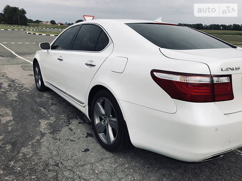 Седан Lexus LS 2008 в Сумах