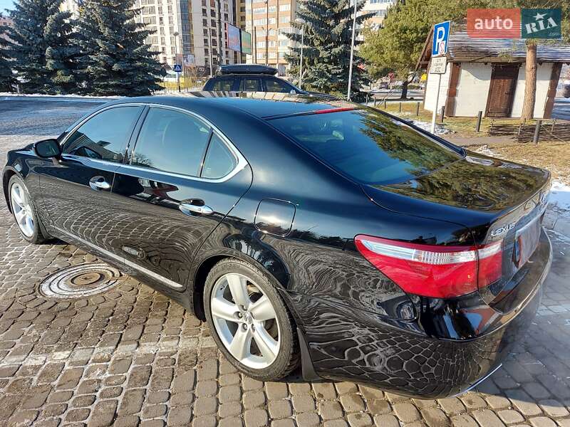 Седан Lexus LS 2008 в Ивано-Франковске