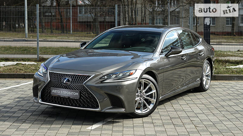 Седан Lexus LS 2018 в Львове