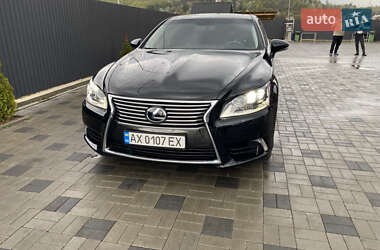 Седан Lexus LS 2014 в Иршаве