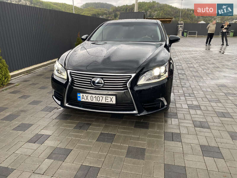 Седан Lexus LS 2014 в Иршаве