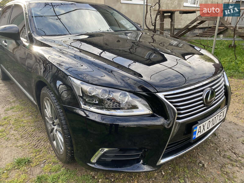 Седан Lexus LS 2014 в Иршаве