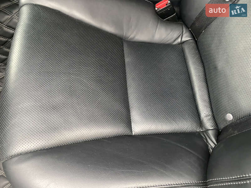 Седан Lexus LS 2014 в Иршаве