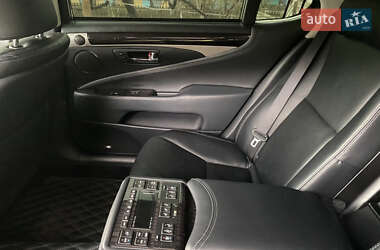 Седан Lexus LS 2014 в Иршаве