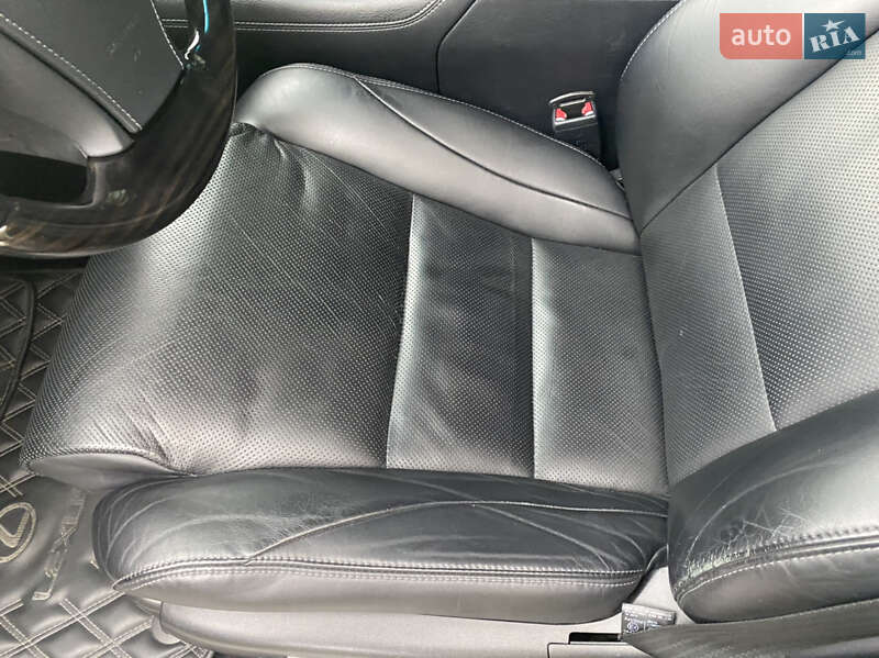 Седан Lexus LS 2014 в Иршаве