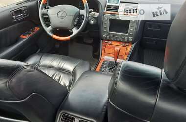 Седан Lexus LS 2000 в 