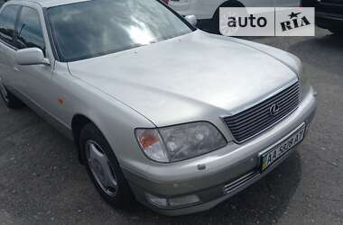 Седан Lexus LS 2000 в 