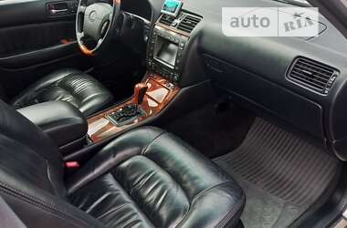 Седан Lexus LS 2000 в 