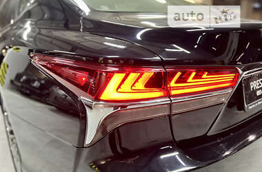 Седан Lexus LS 2019 в 