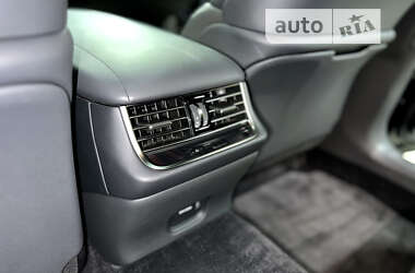 Седан Lexus LS 2019 в 