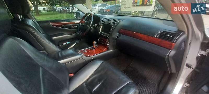 Седан Lexus LS 2007 в Черновцах