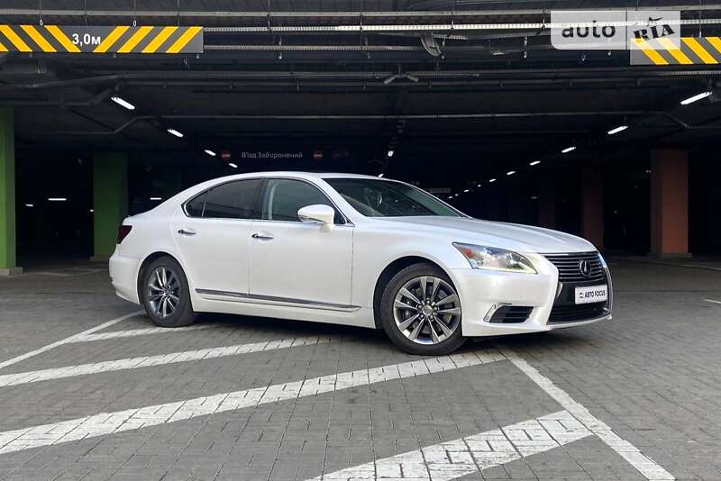 Седан Lexus LS 2015 в Киеве