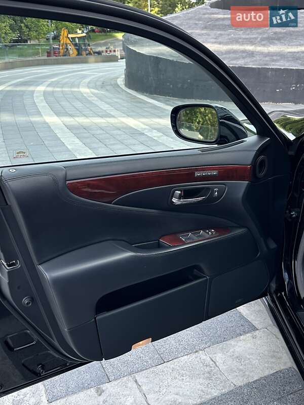 Седан Lexus LS 2008 в Киеве