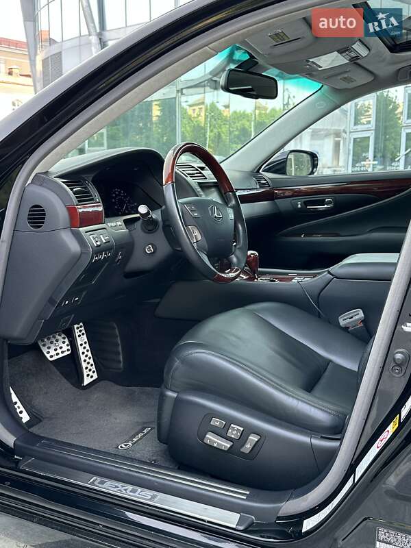 Седан Lexus LS 2008 в Киеве