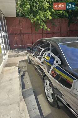 Седан Lexus LS 2004 в 