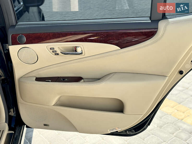 Седан Lexus LS 2008 в Коломые