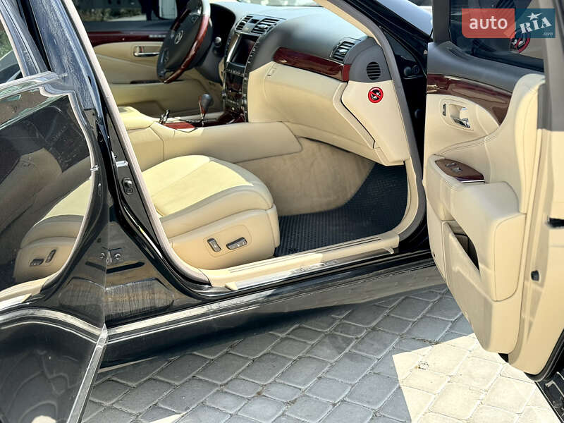 Седан Lexus LS 2008 в Коломые