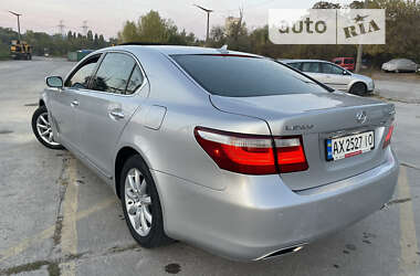 Седан Lexus LS 2007 в Каневе