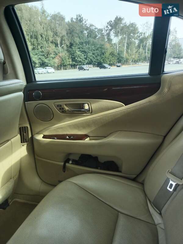 Седан Lexus LS 2008 в Чернигове