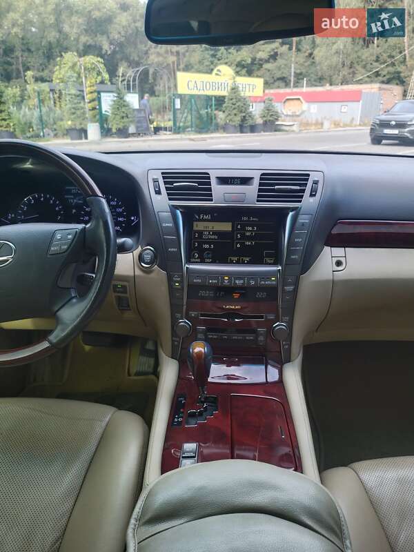Седан Lexus LS 2008 в Чернигове