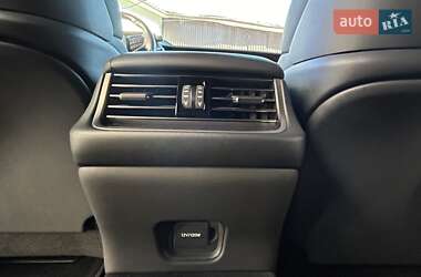 Седан Lexus LS 2018 в 