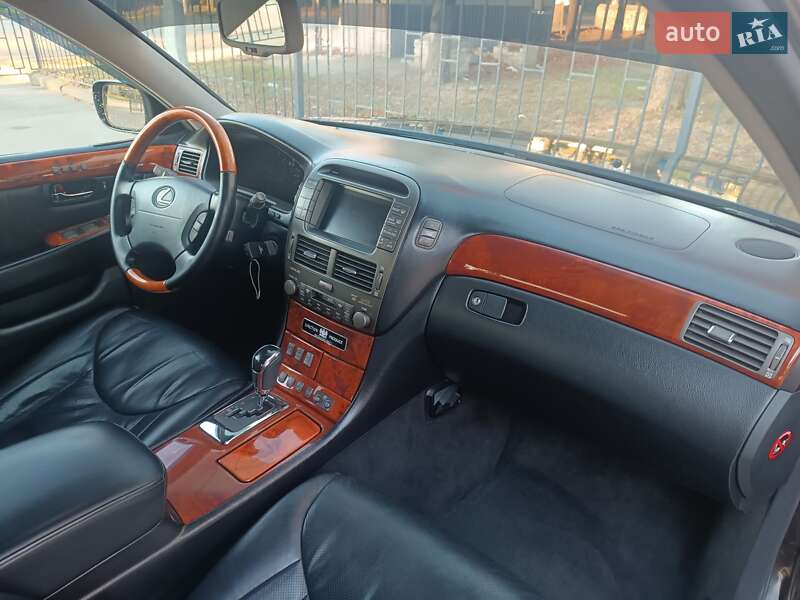 Седан Lexus LS 2004 в Кривому Розі