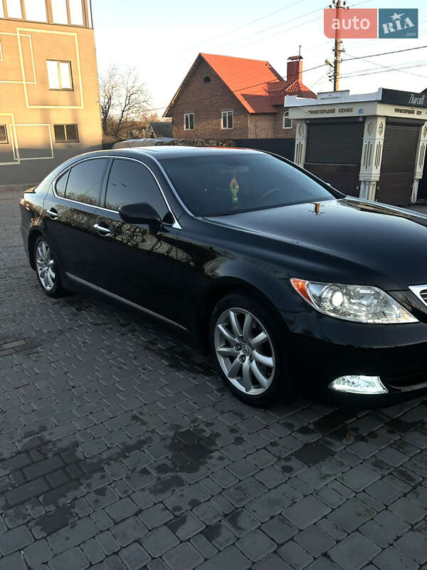 Седан Lexus LS 2008 в Виннице