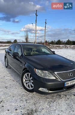 Седан Lexus LS 2007 в Вараше