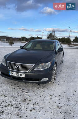 Седан Lexus LS 2007 в Вараше