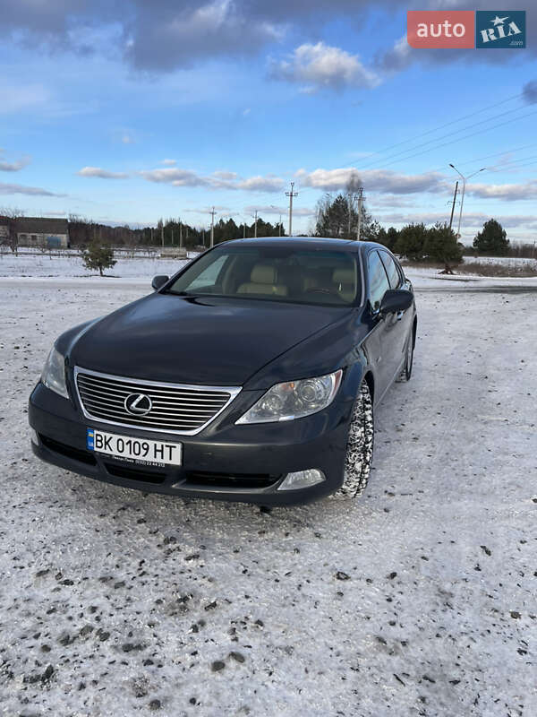 Седан Lexus LS 2007 в Вараше