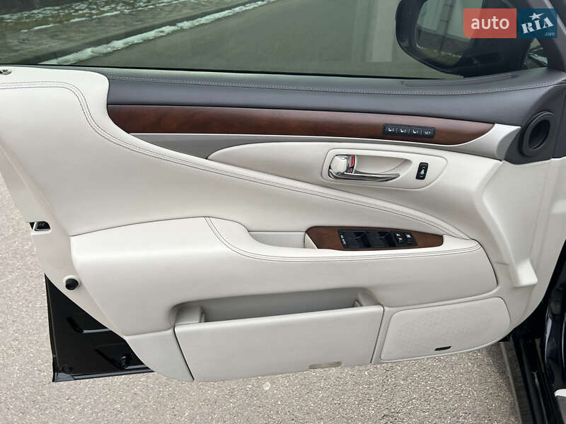 Седан Lexus LS 2014 в Черкасах