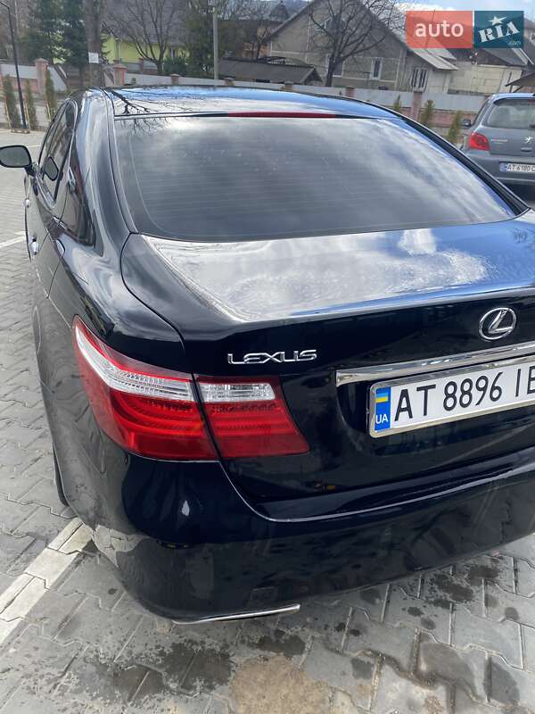 Седан Lexus LS 2007 в Косове